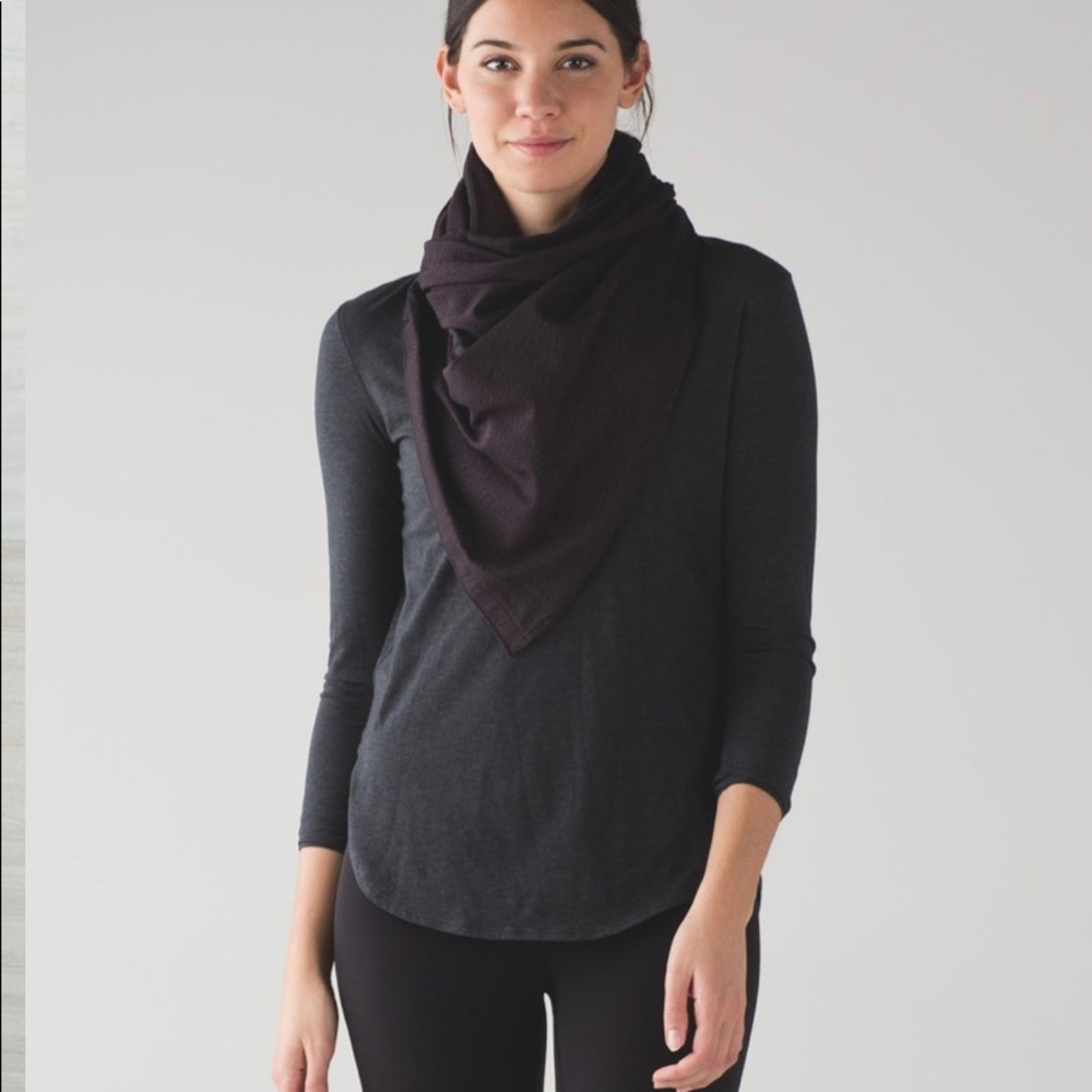Lululemon Vinyasa Wrap- Running Luon Spray Jacquard Black Cherry Black/Black